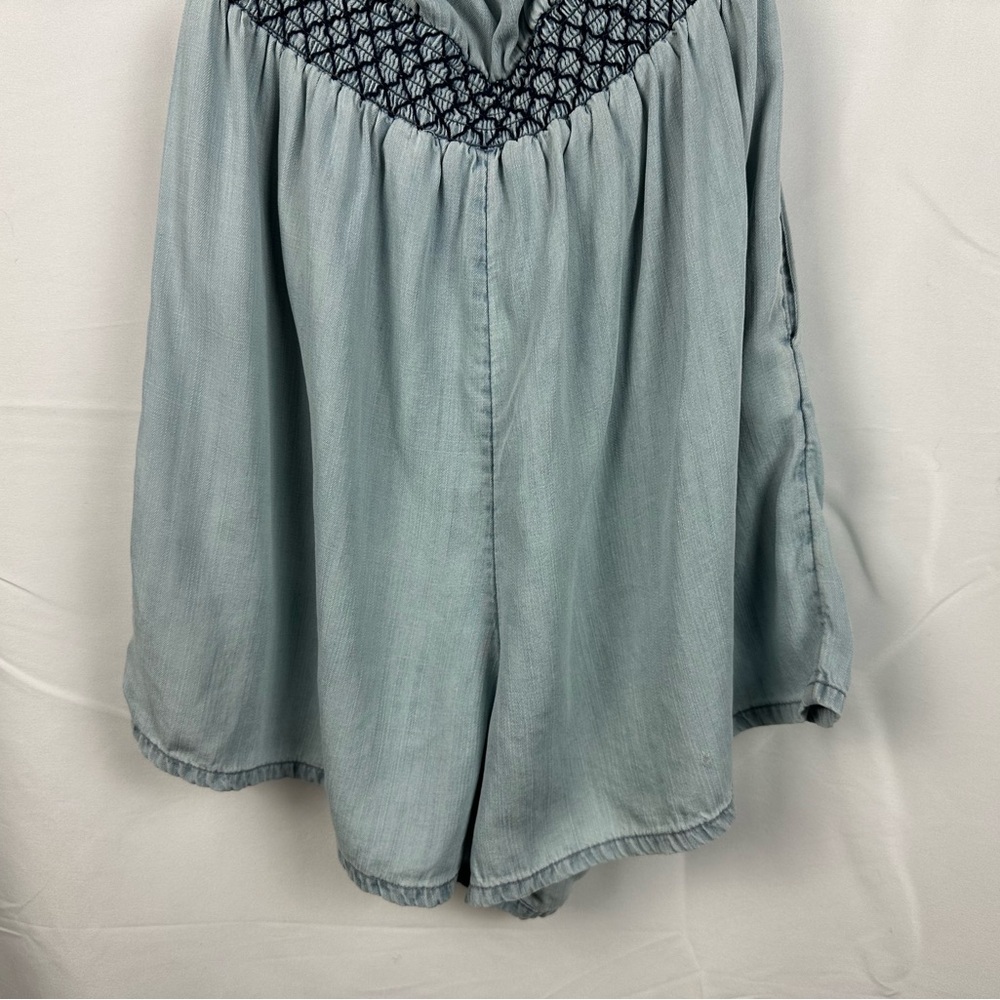 American Eagle Off The Shoulder Chambray Romper. Size Medium. Light wash. - Picture 4 of 11